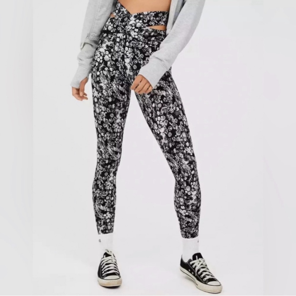 Aerie Criss Cross Floral Black and White Leggings